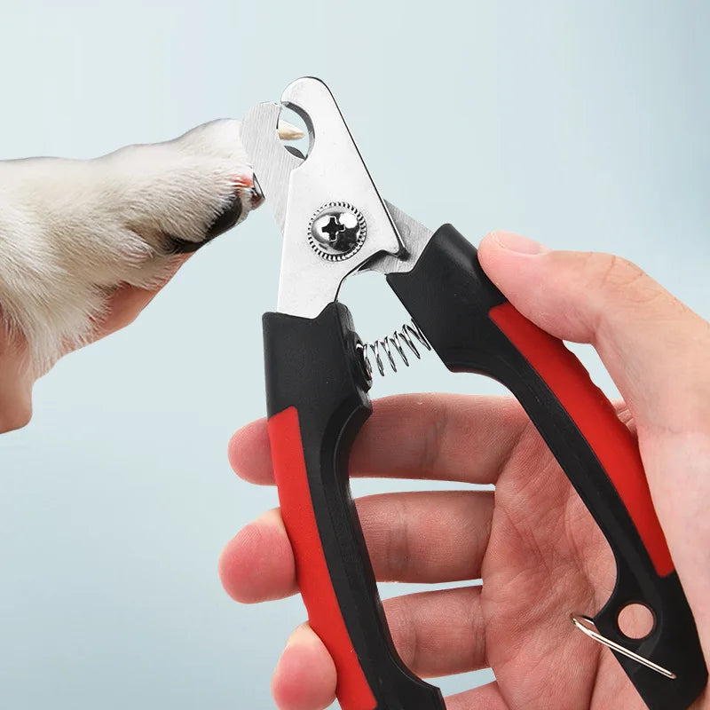 Nail clippers for dogs and cats